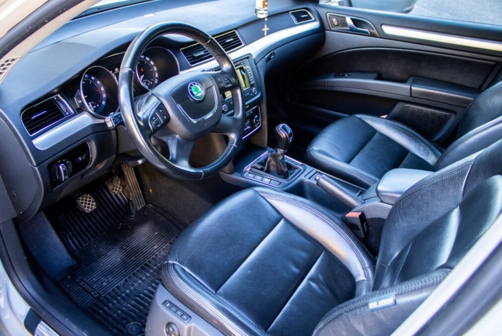 Škoda Superb Combi 1.6 TDI GreenLine - 9