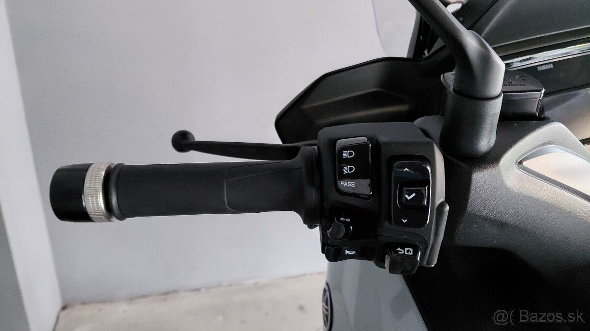 Yamaha XMAX 300 - Tech MAX - 9