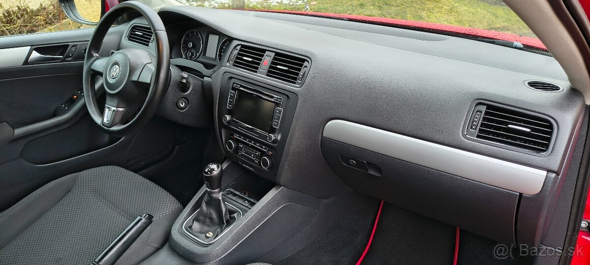 VW Jetta 2012 benzin - 9