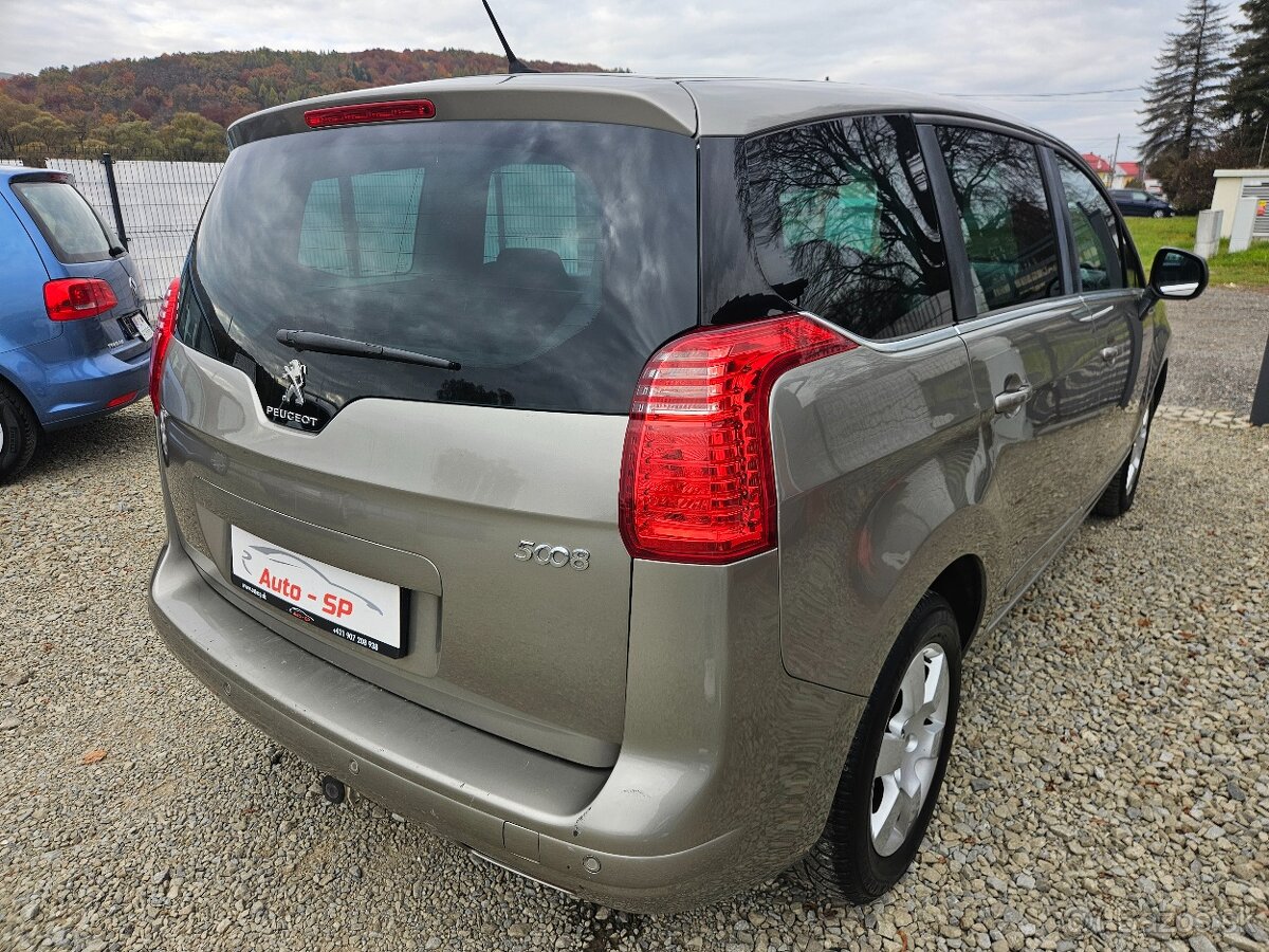 PEUGEOT 5008 (2014) - 9
