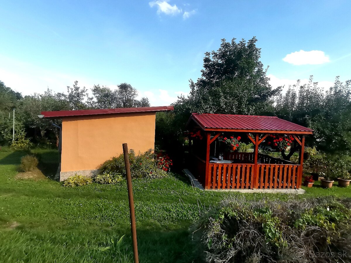 Predaj,záhradná chatka s dreveným altánkom a záhradou - 9
