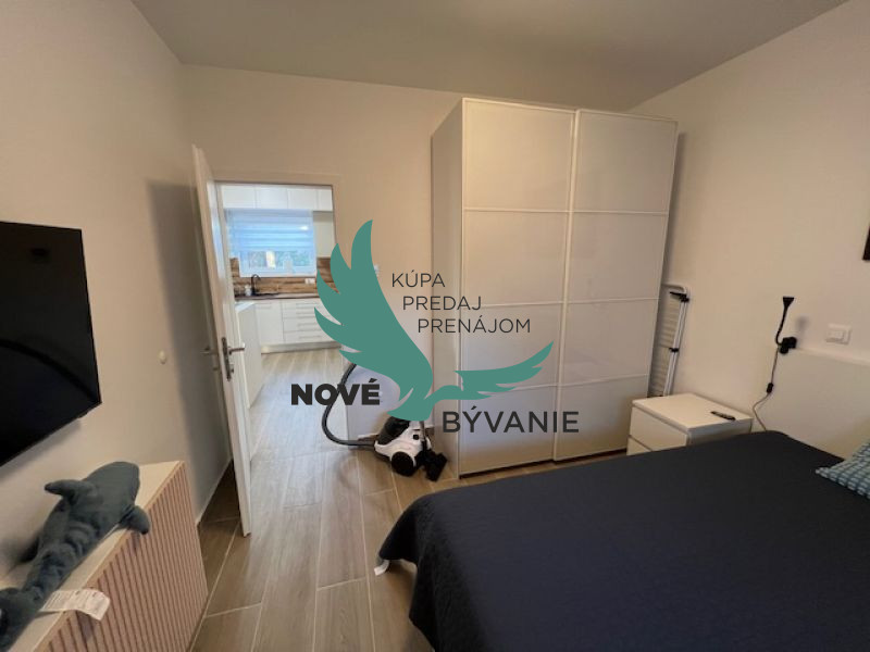 Chorvátsko - Zariadený apartmán so strešnou terasou len 150m - 9