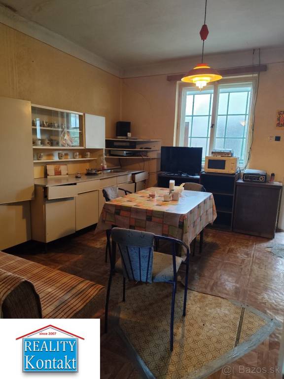 Predáme rodinný dom v obci Zemné - 9