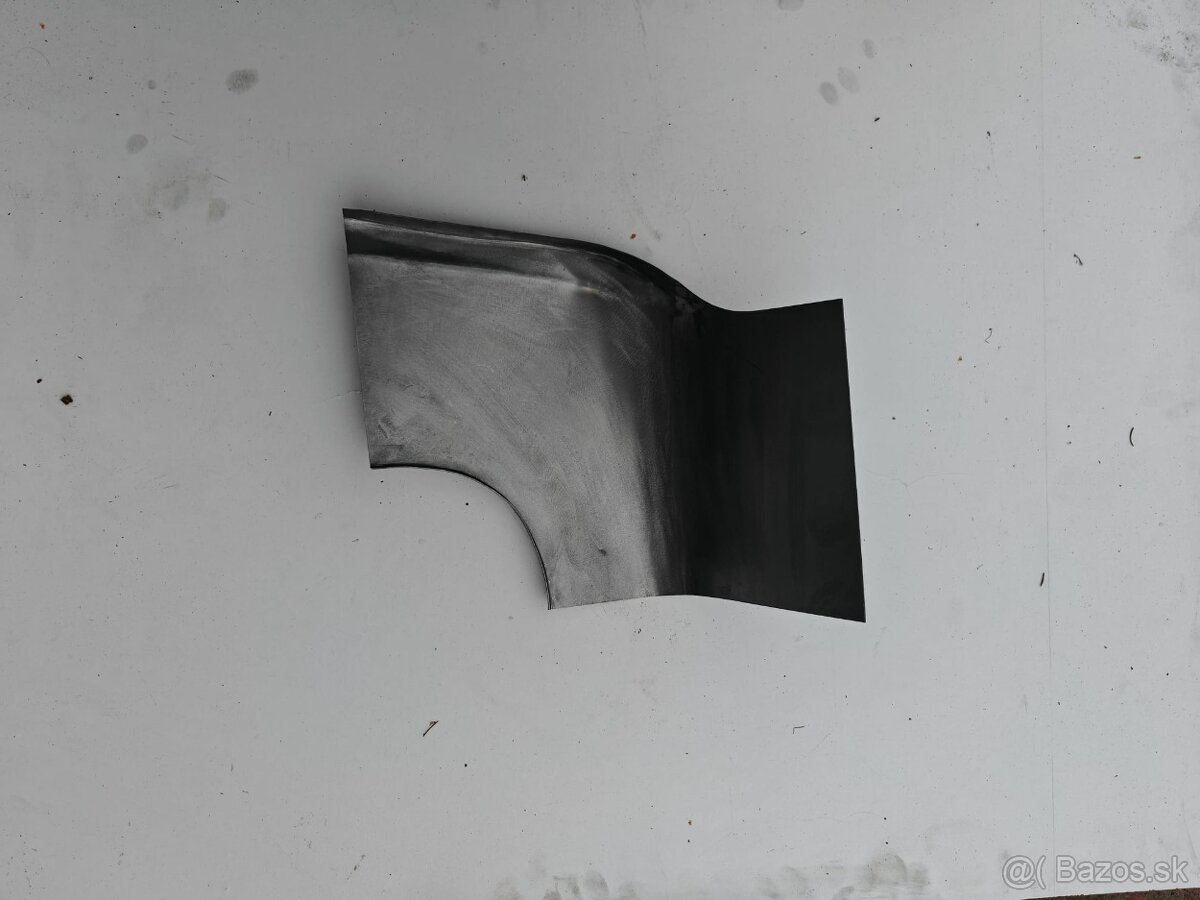 Přechody mezi prahem a blatníkem Tatra 603 - 9