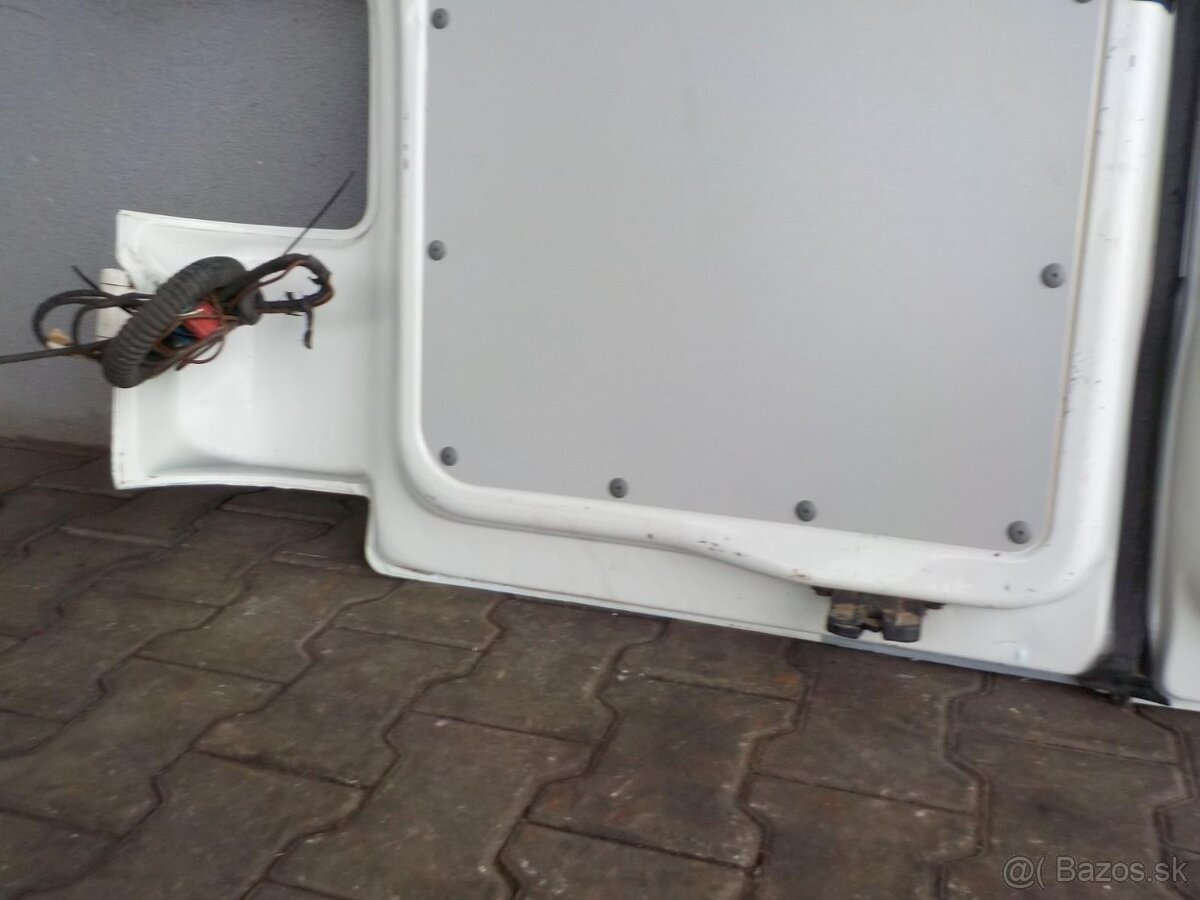 Zadné krýdlove dvere VW T5 - 9