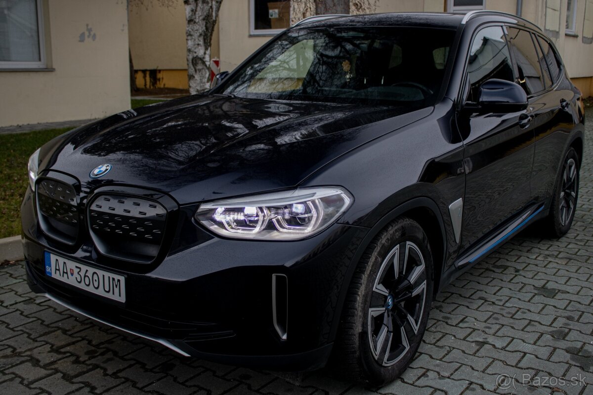 iX3 210kW panoráma Harman Kardon - 9