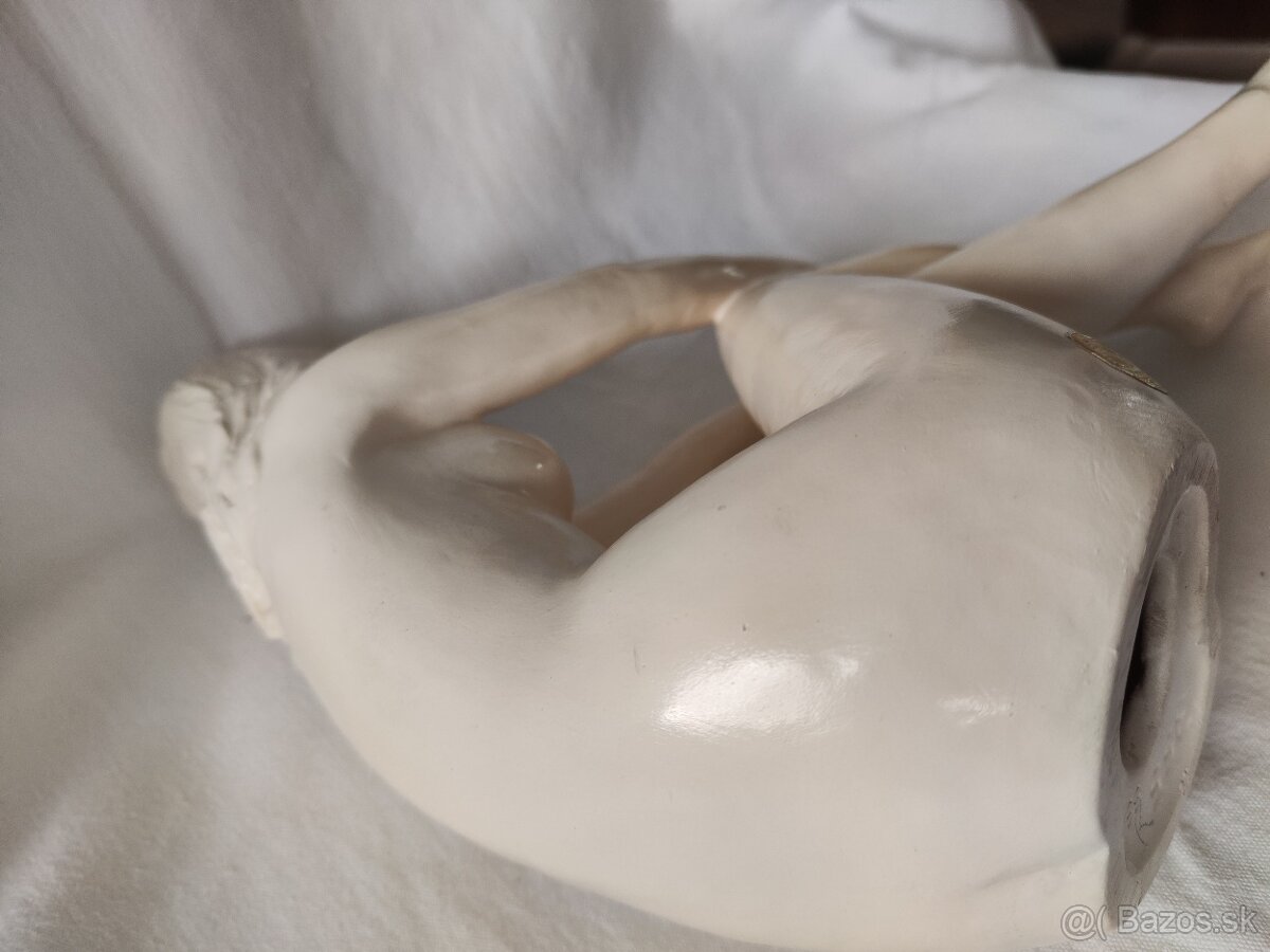 Soška akt Nahá dáma- značeno Jihokera- top stav - 9