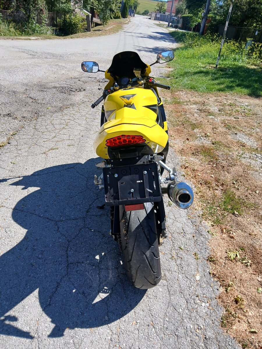 Suzuki GSX-R 750 - 9