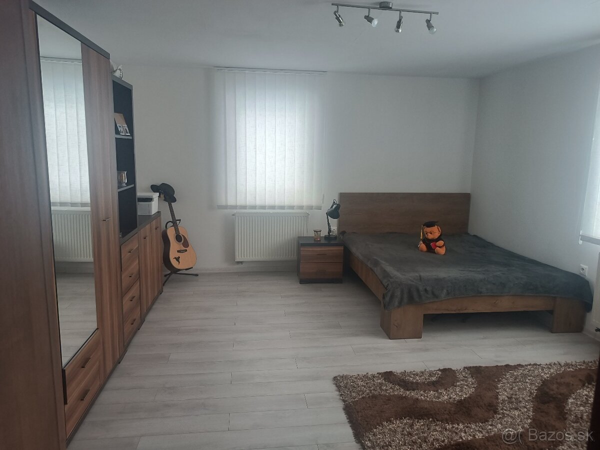 Prenájom 4 izbový byt samostatné poschodie - 9