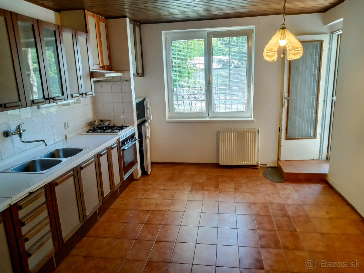 rodinný dom na prenájom, 4 izby, krb, terasa, záhrada - 9