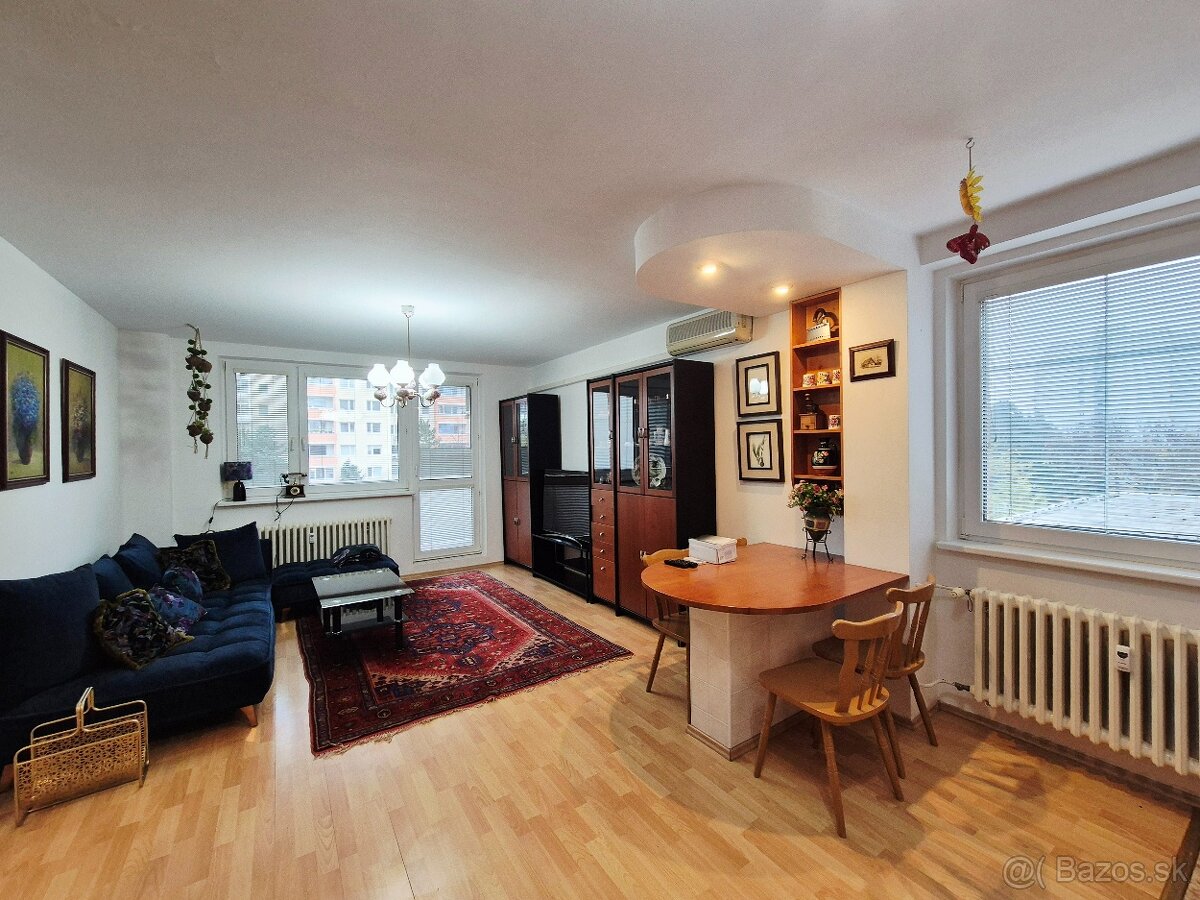 BEZ PROVÍZIE- 3 izb.byt pri OC Centrál a zimného štadióna O. - 9