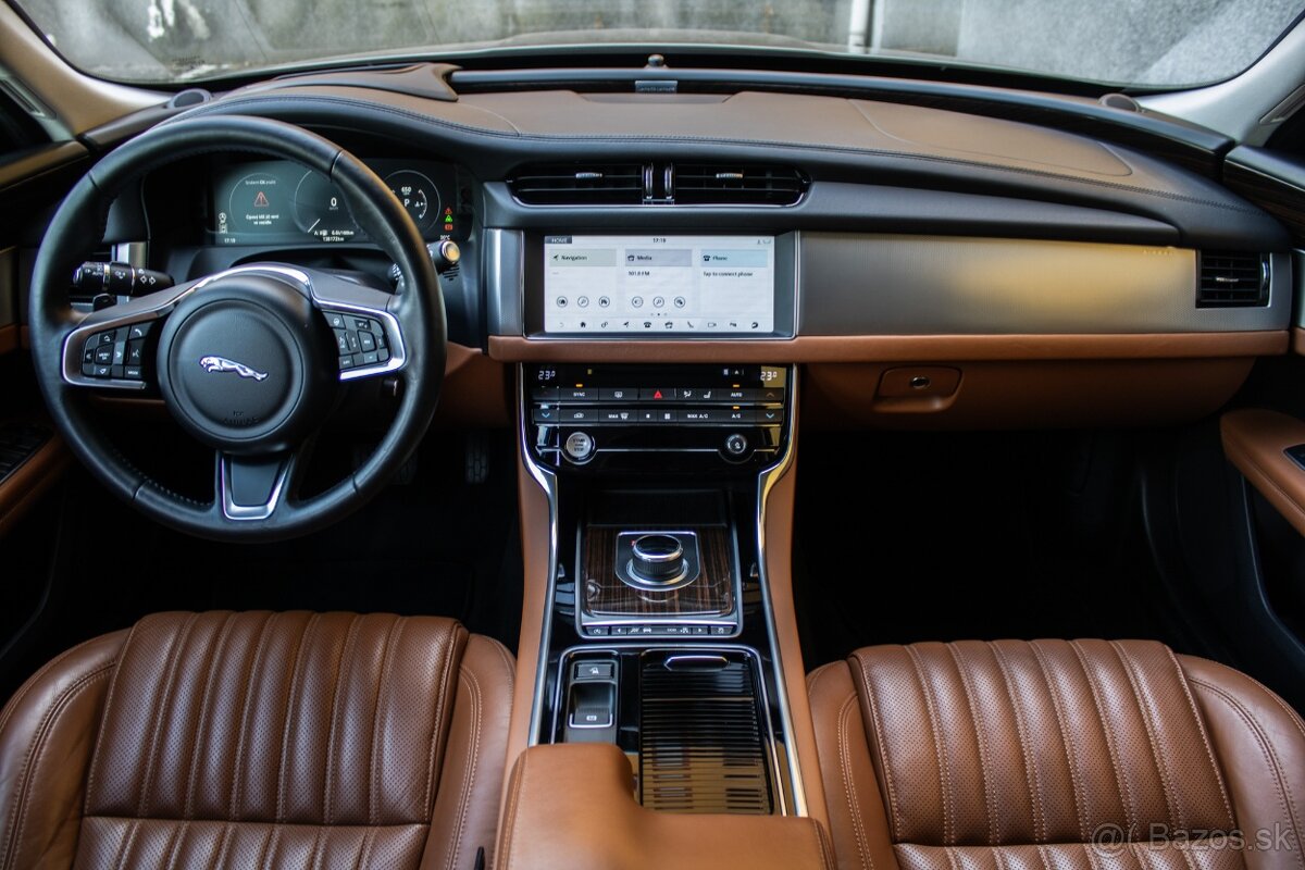 Jaguar XF 3.0D TDV6 - 9