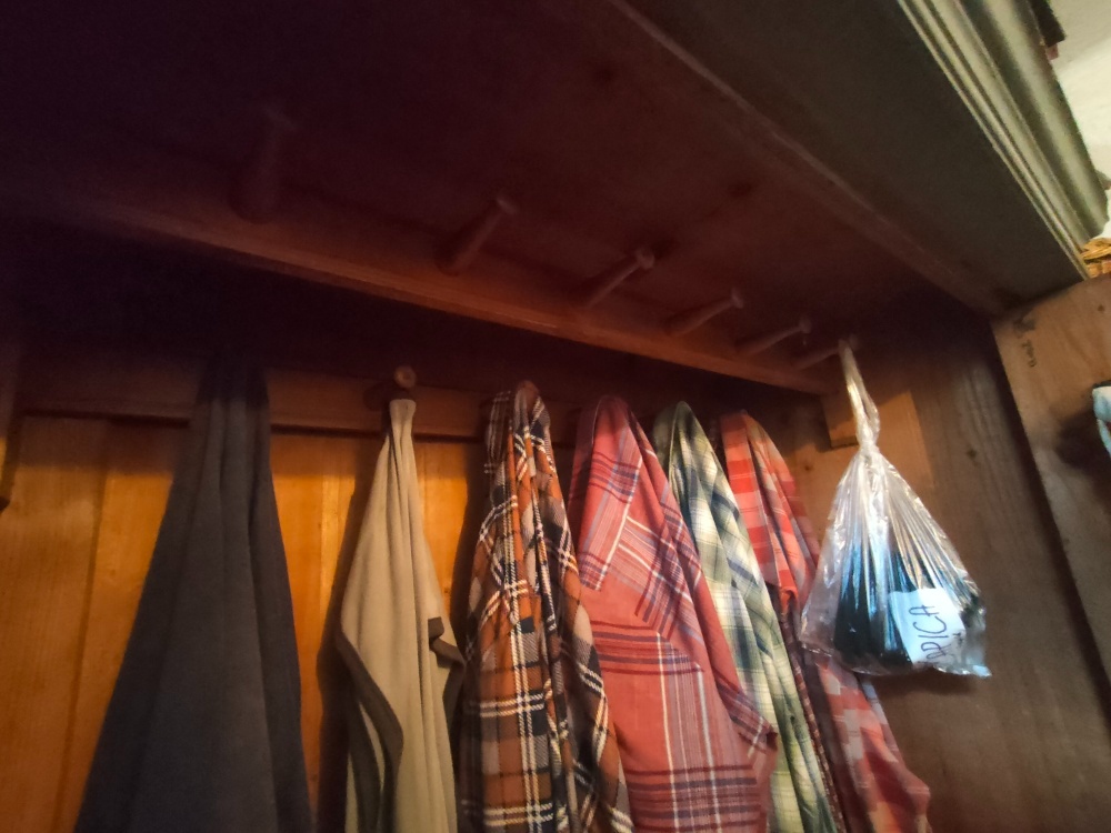 Retro skriňa z masívu - 9