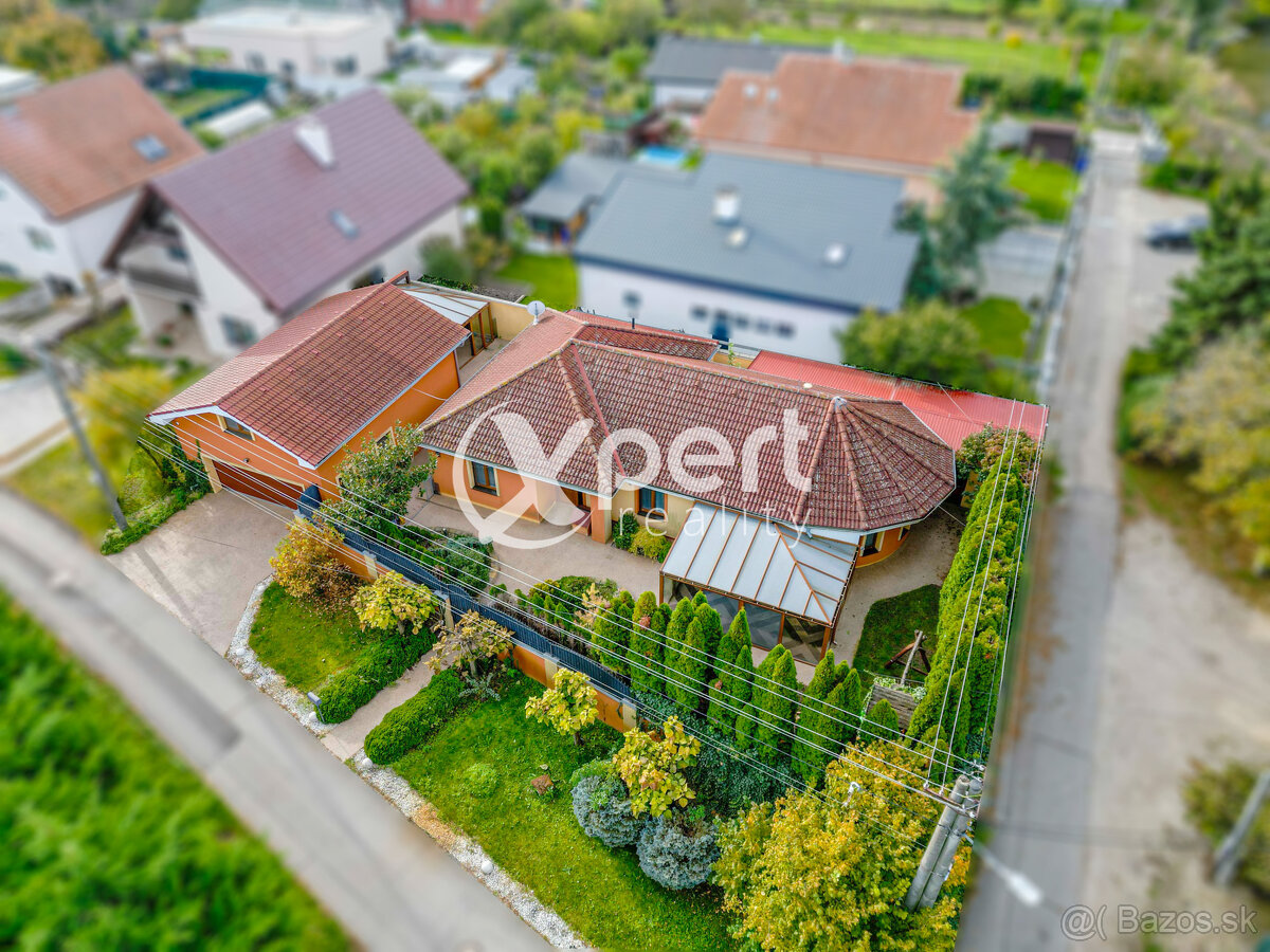 MODERNÝ DIZAJN A VEĽKOLEPÝ PRIESTOR - 9