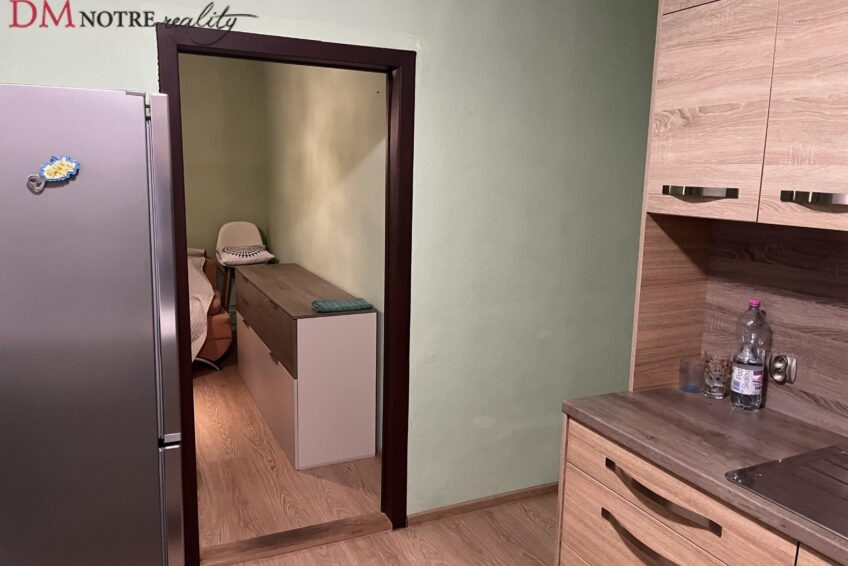 🏡 Trojizbový byt v tichej časti Lučenca s loggiou - 9