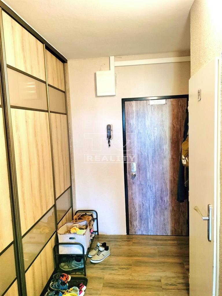 REZERVOVANÉ Na predaj priestranný 4 izbový byt v... - 9