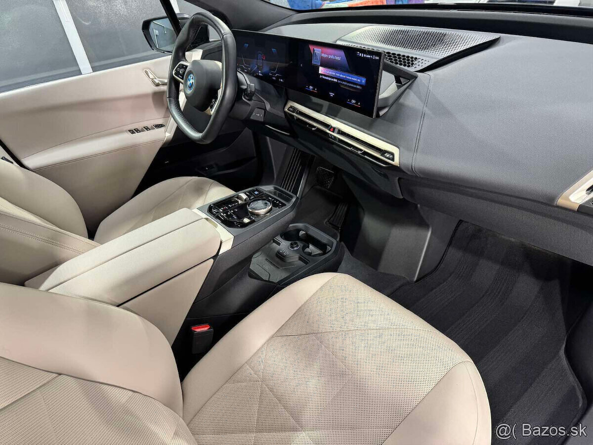 BMW iX Xdrive 40 SPORT - 9