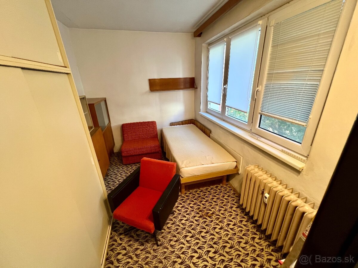 Na prenájom 4-izbový byt + garáž, 72m2 + lodžia, Výstavby - 9