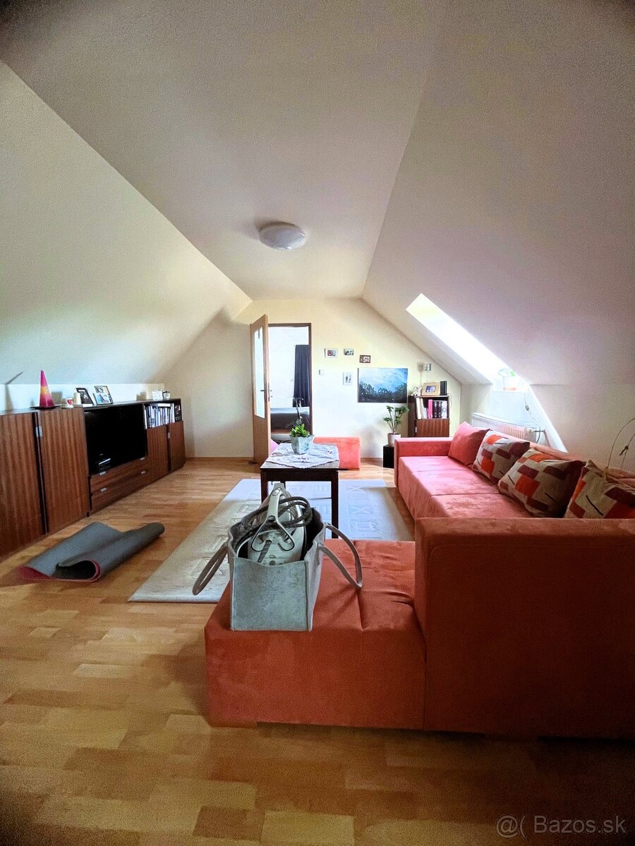 Pekný,podkrovný,zariadený rodinný dom, Levice - Nová Osada - 9