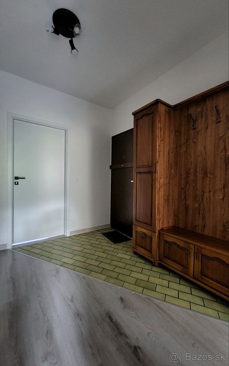 Priestranný 4-izbový byt s loggiou a krásnym výhľadom - 9