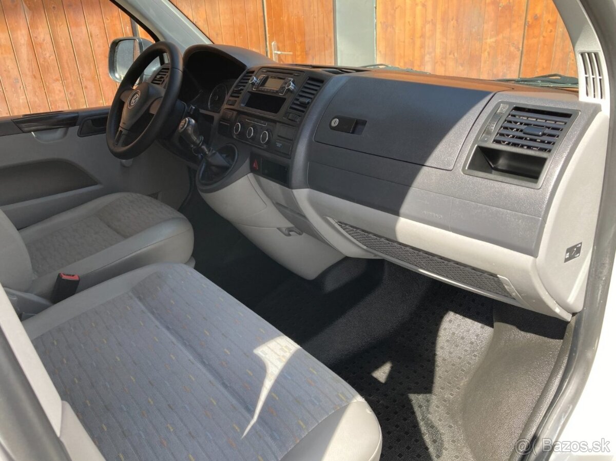 VOLKSWAGEN TRANSPORTER T5 2,0 TDi 4MOTION - 9