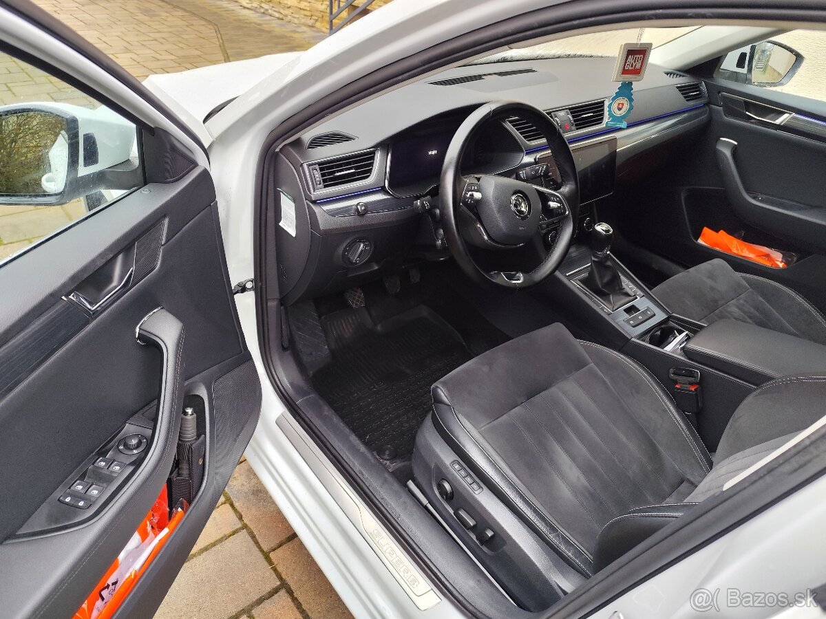 Škoda Superb combi 2.0 TDI STYLE ročník 2023 - 9
