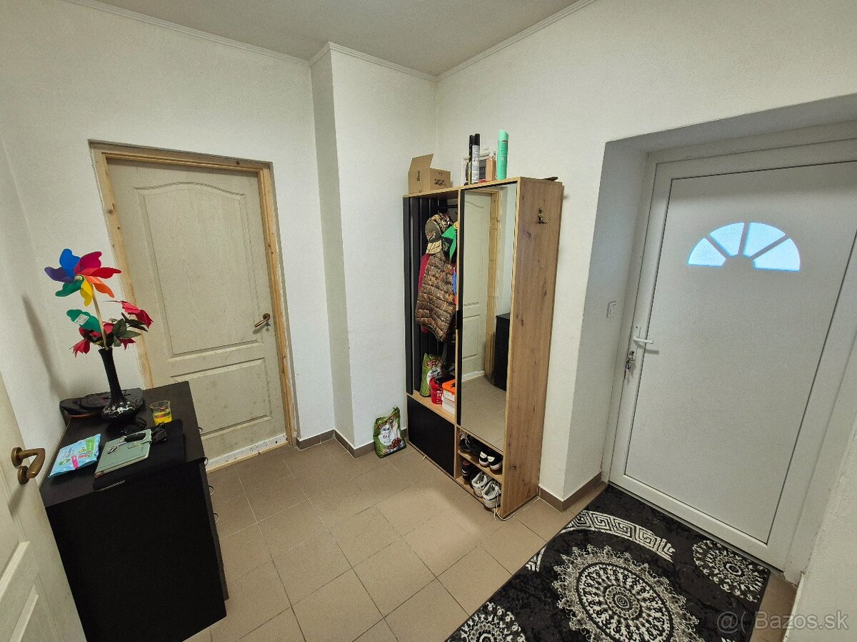 Priestranný bytový dom na predaj v obci Pohronský Ruskov - 9