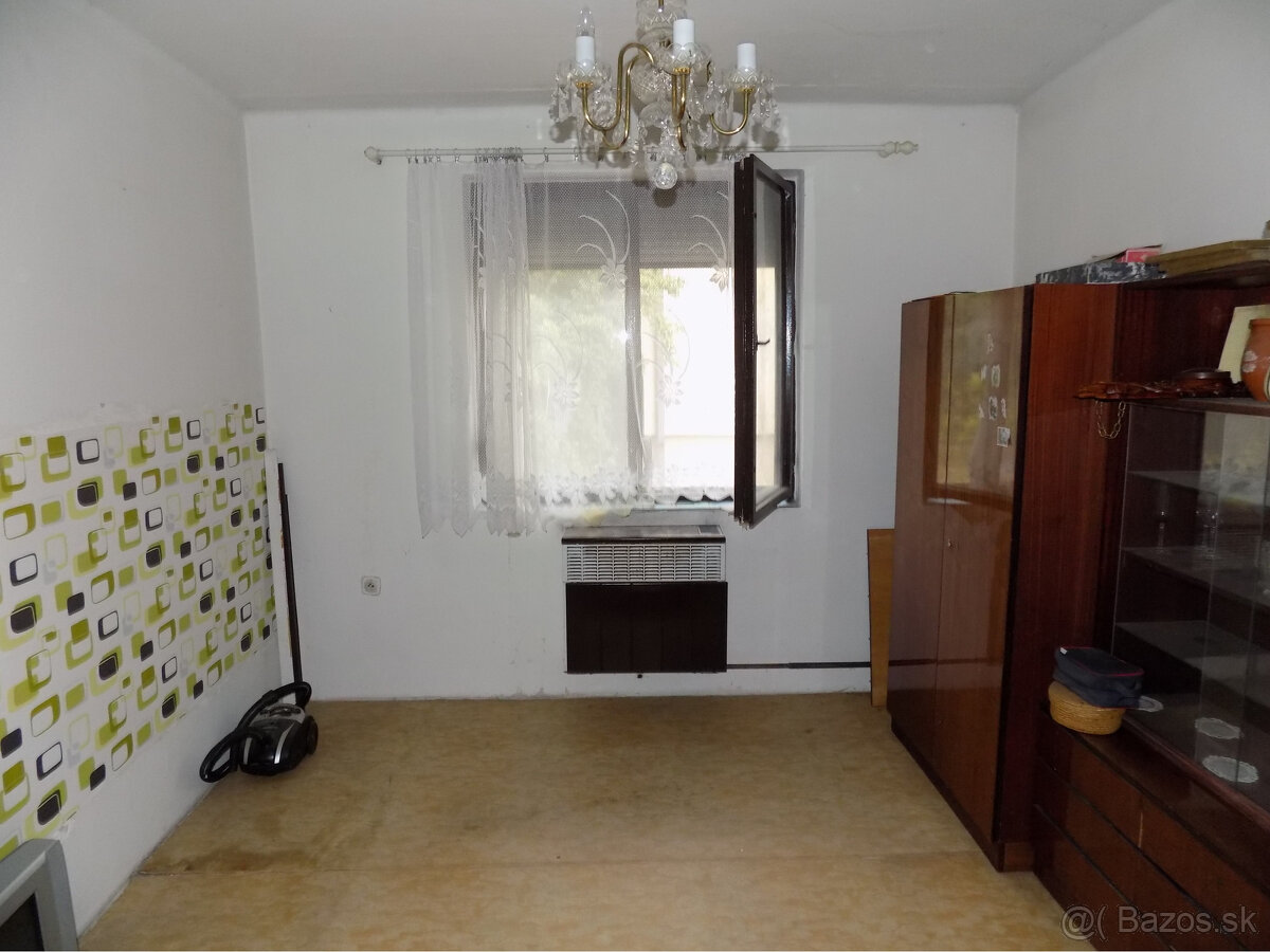 Na predaj viacgeneračný dom v Tvrdošovciach . - 9