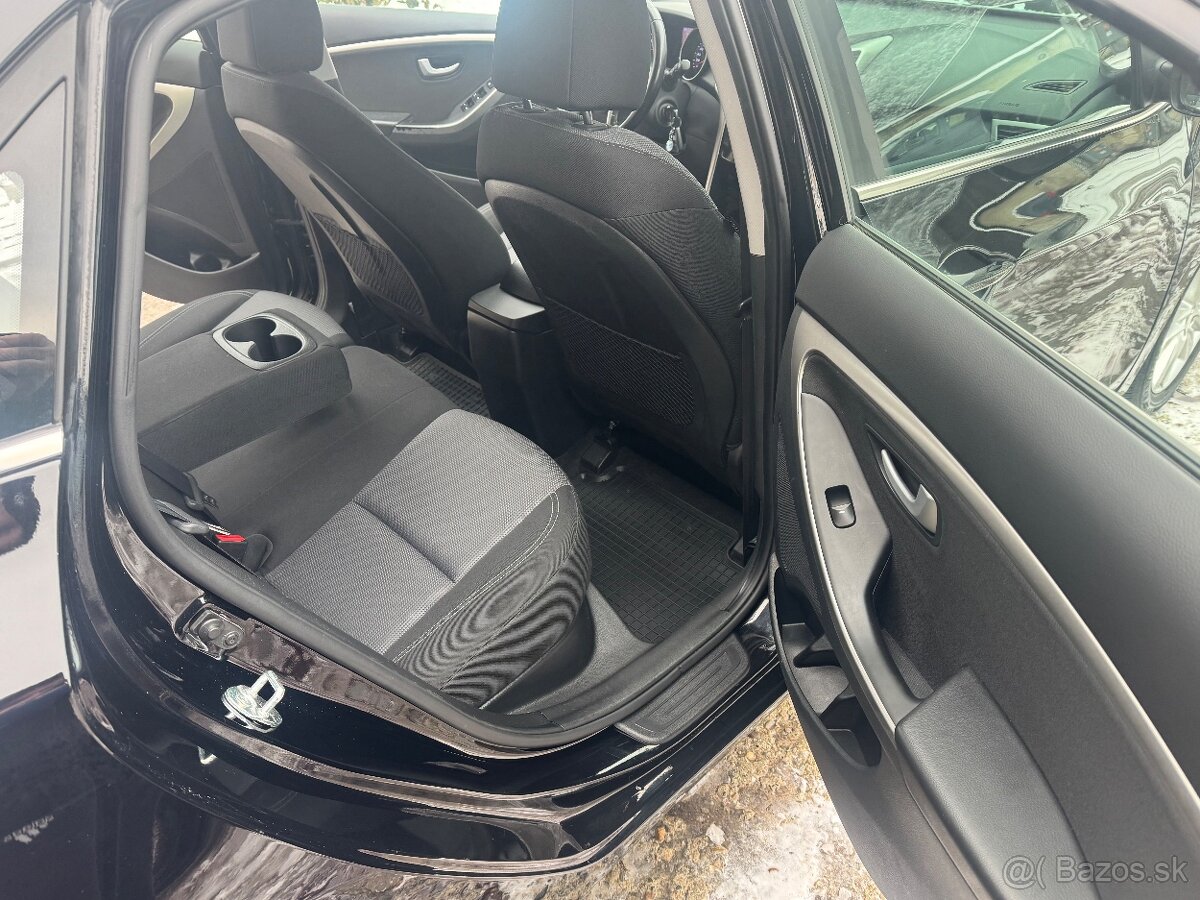 Predám Hyundai i30 1.4 i len 113000 km rv: 2014/7 - 9