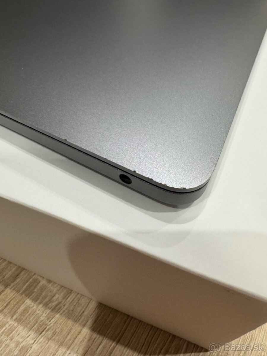 Apple MacBook Pro 13\" 2019, touch bar - 9