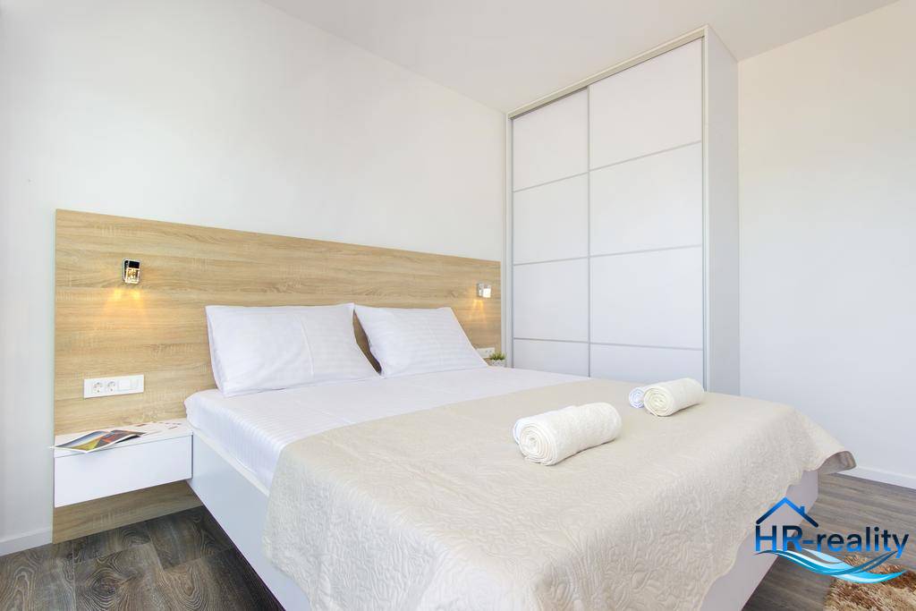 Vodice, Srima – zariadená vila v 2.rade od mora - 9