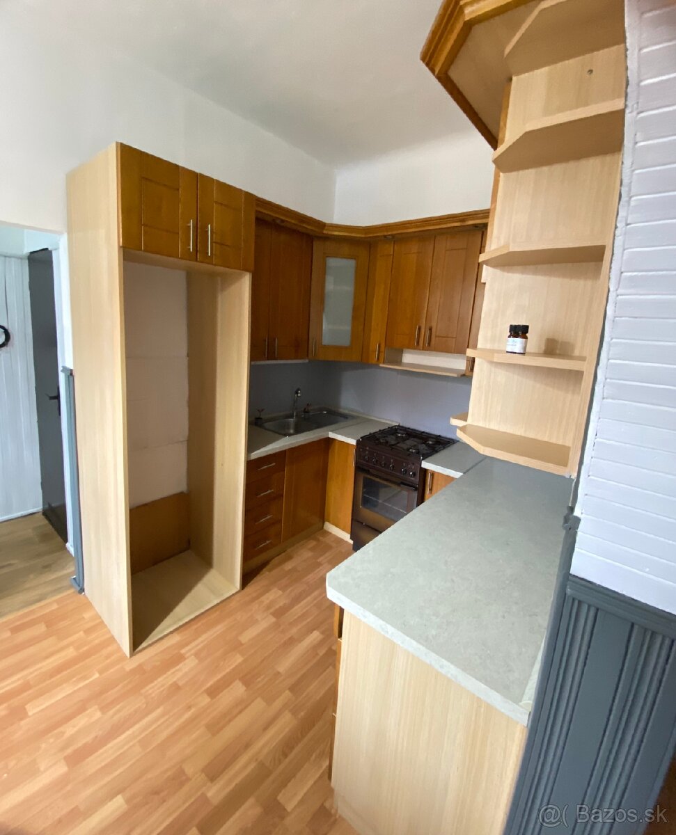 Predám 3-izbový byt Lednické Rovne - 9