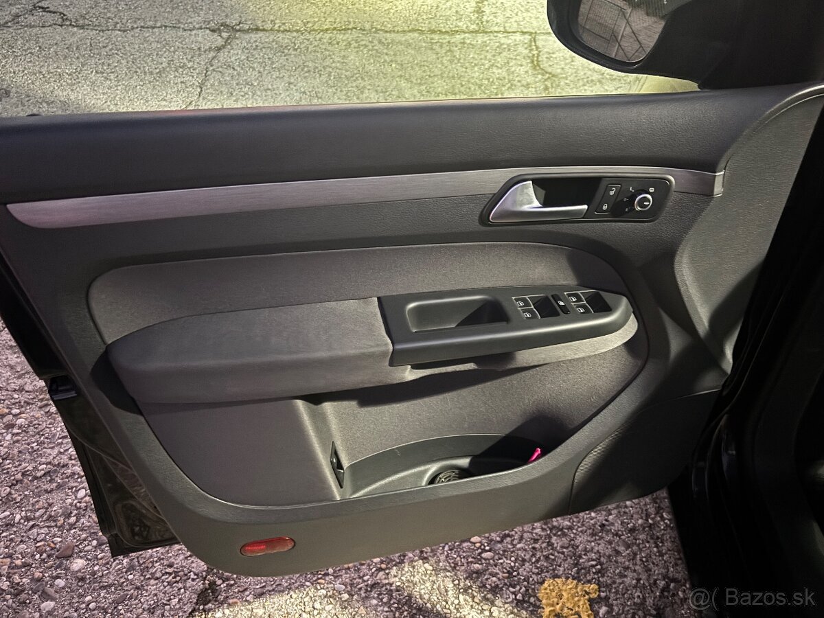 VW Touran 2.0 TDi, 103 kW, - 9