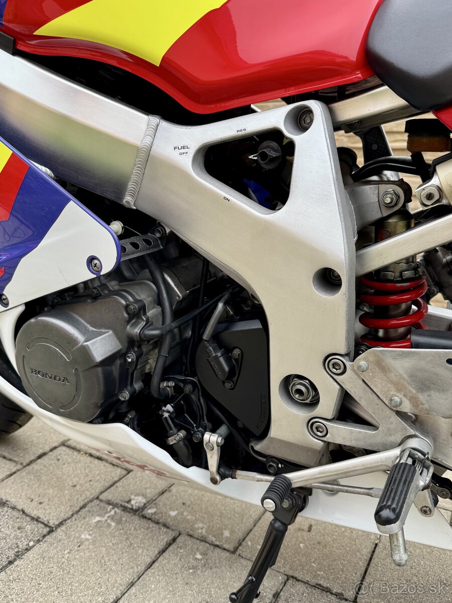 HONDA CBR 900 SC 33 - 9