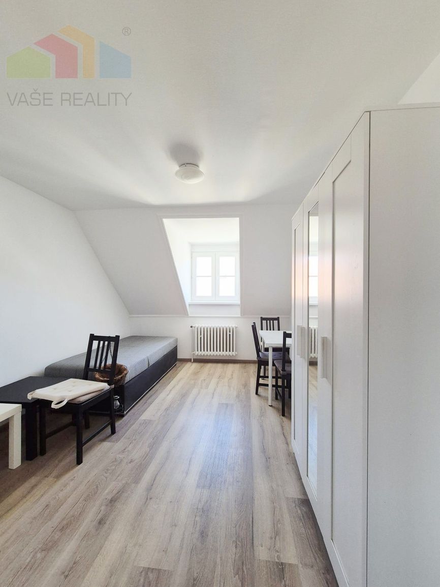 Na prenájom nádherný a štýlový 4-izbový byt, Klariská ulica, - 9