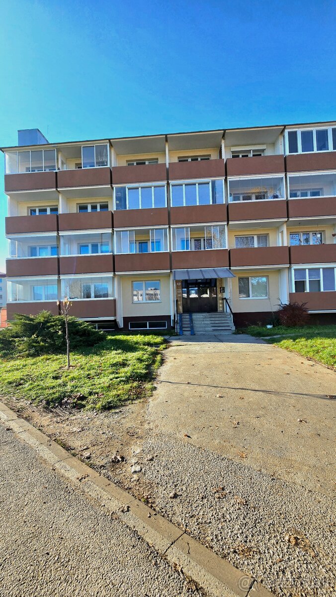 Slnečný 2-izbový byt na Ľadovni - 9