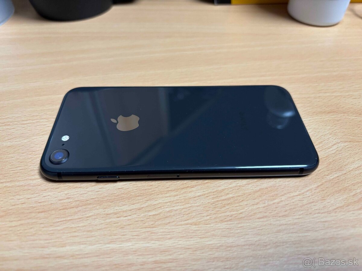 Apple iPhone 8 - 256GB + obal a príslušenstvo - 88% batéria - 9