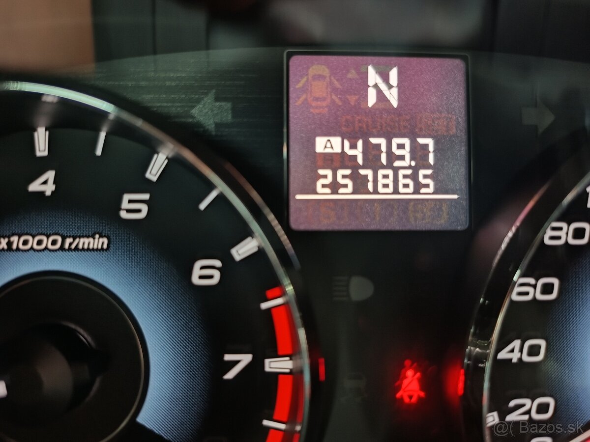 SUBARU OUTBACK 2.5 benzín 2010 - 9