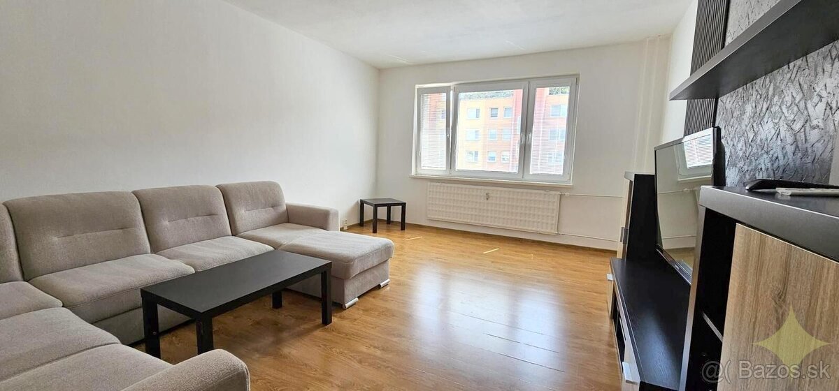 PREDAJ: Slnečný 3-izbový byt s loggiou na sídlisku Šípok, Pa - 9