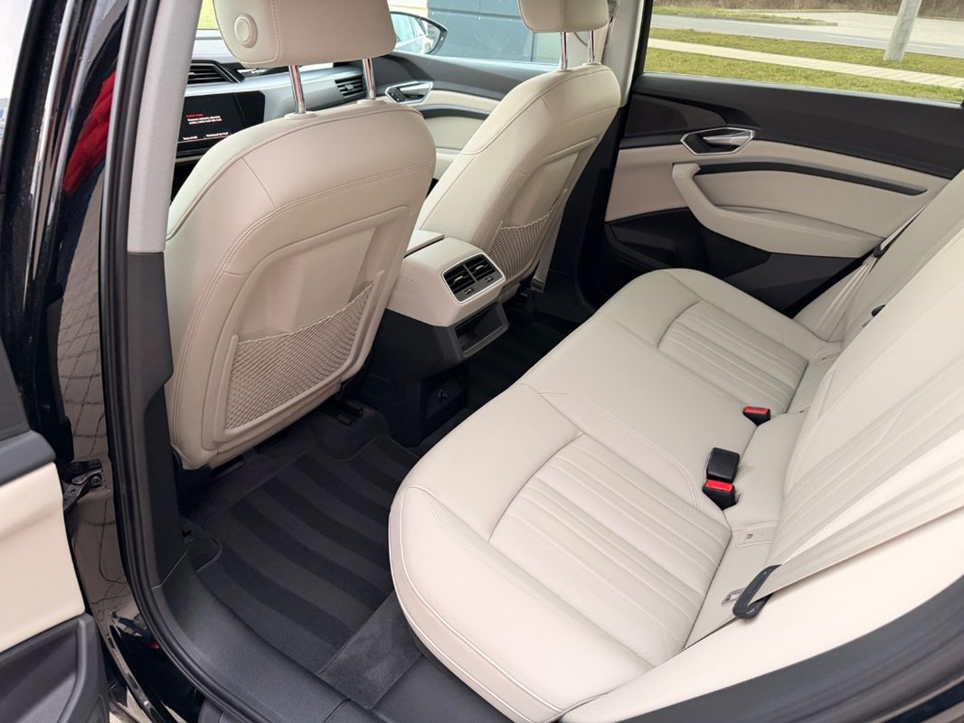 Audi E-tron 50 quattro S line - 9