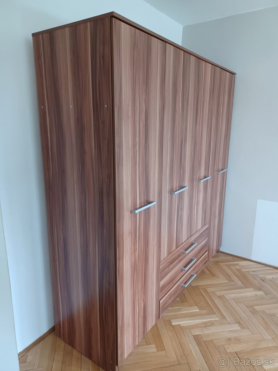 Veľká šatníková skriňa - 9
