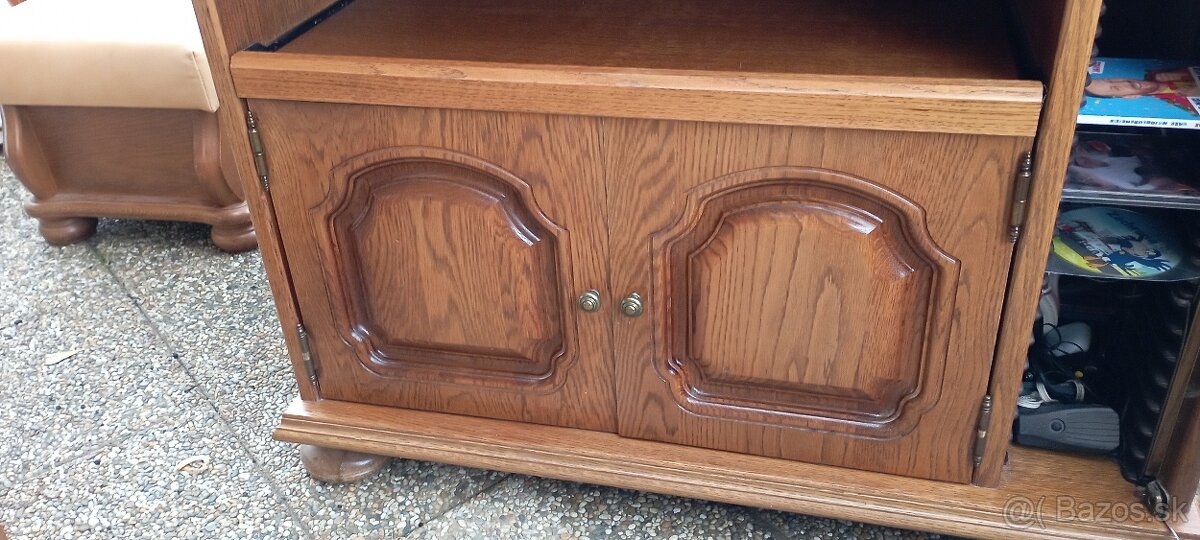 Rustikálna skrinka pod televízor - 9