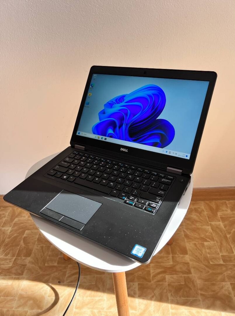 Notebook 14" DELL.Intel i5-6300U 2x2,40GHz.8gb ram.120g SSD - 9