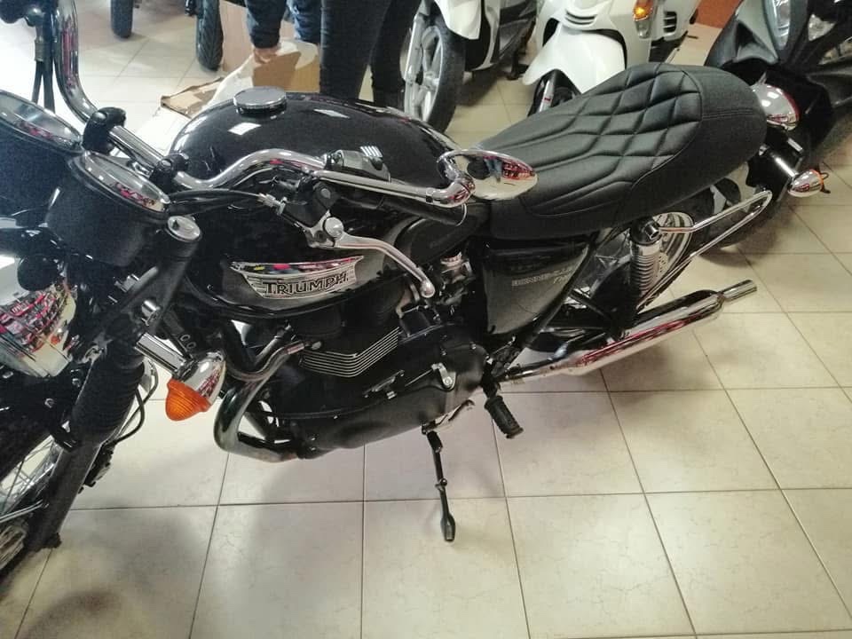 Triumph Bonneville T100 - 9