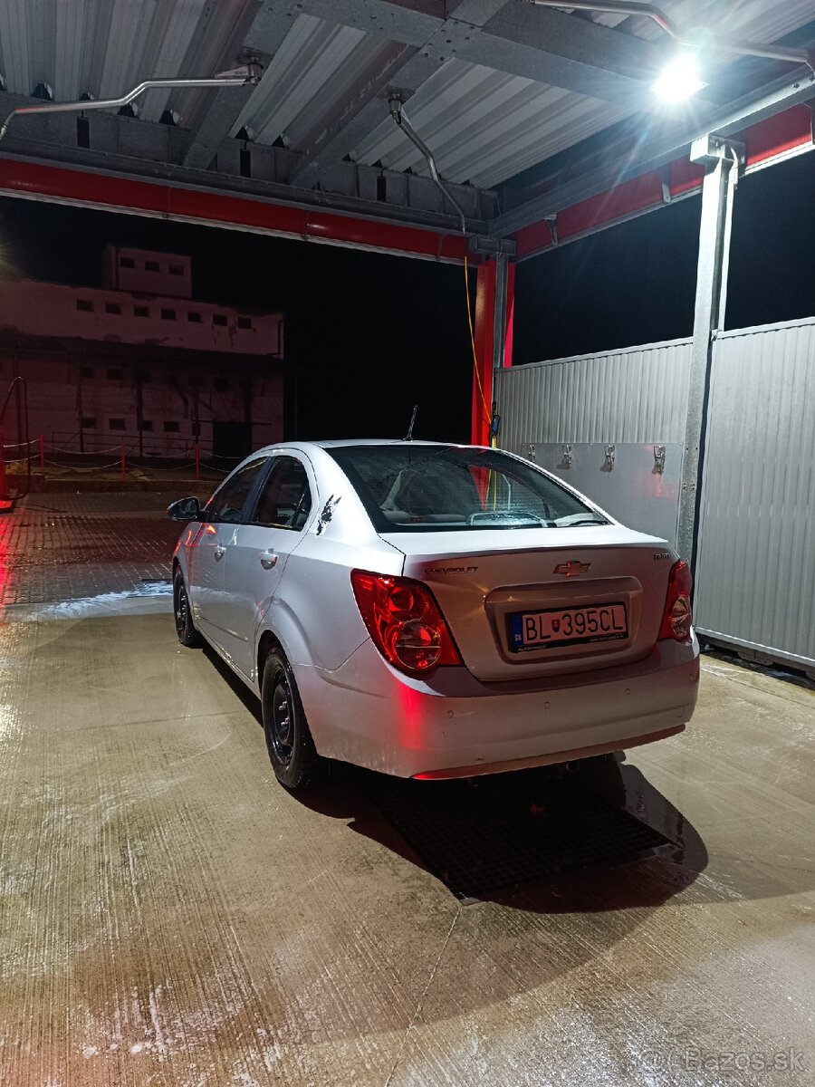 Chevrolet aveo 1.2 benzín 63 kw 2011 - 9