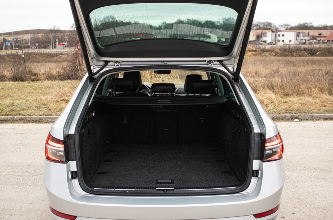 Škoda Superb 2.0 TDI DSG 2019 - 9