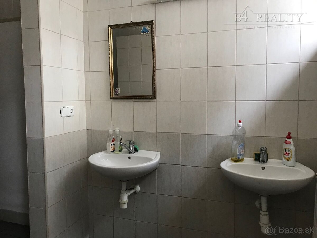 Kancelária na prenájom, 25 m2, Trenčín, ul. Gen. M.R.Štefáni - 9