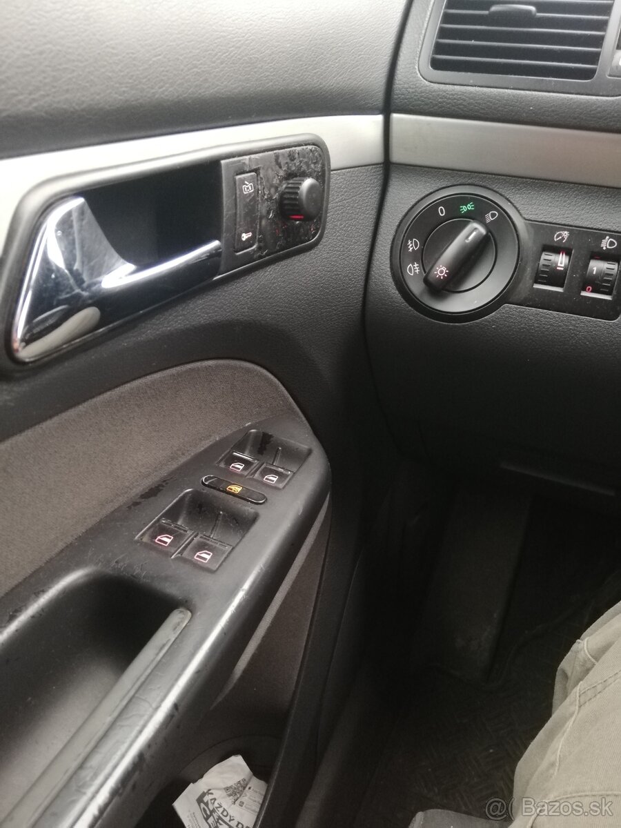 VW Touran 2.0 FSI - 9