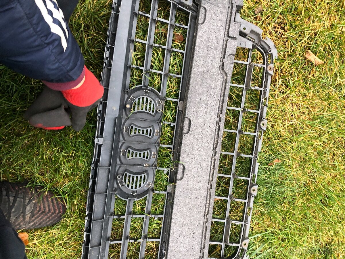 Maska audi a5 07-11 8T0 mrizka do narazniku znakk - 9