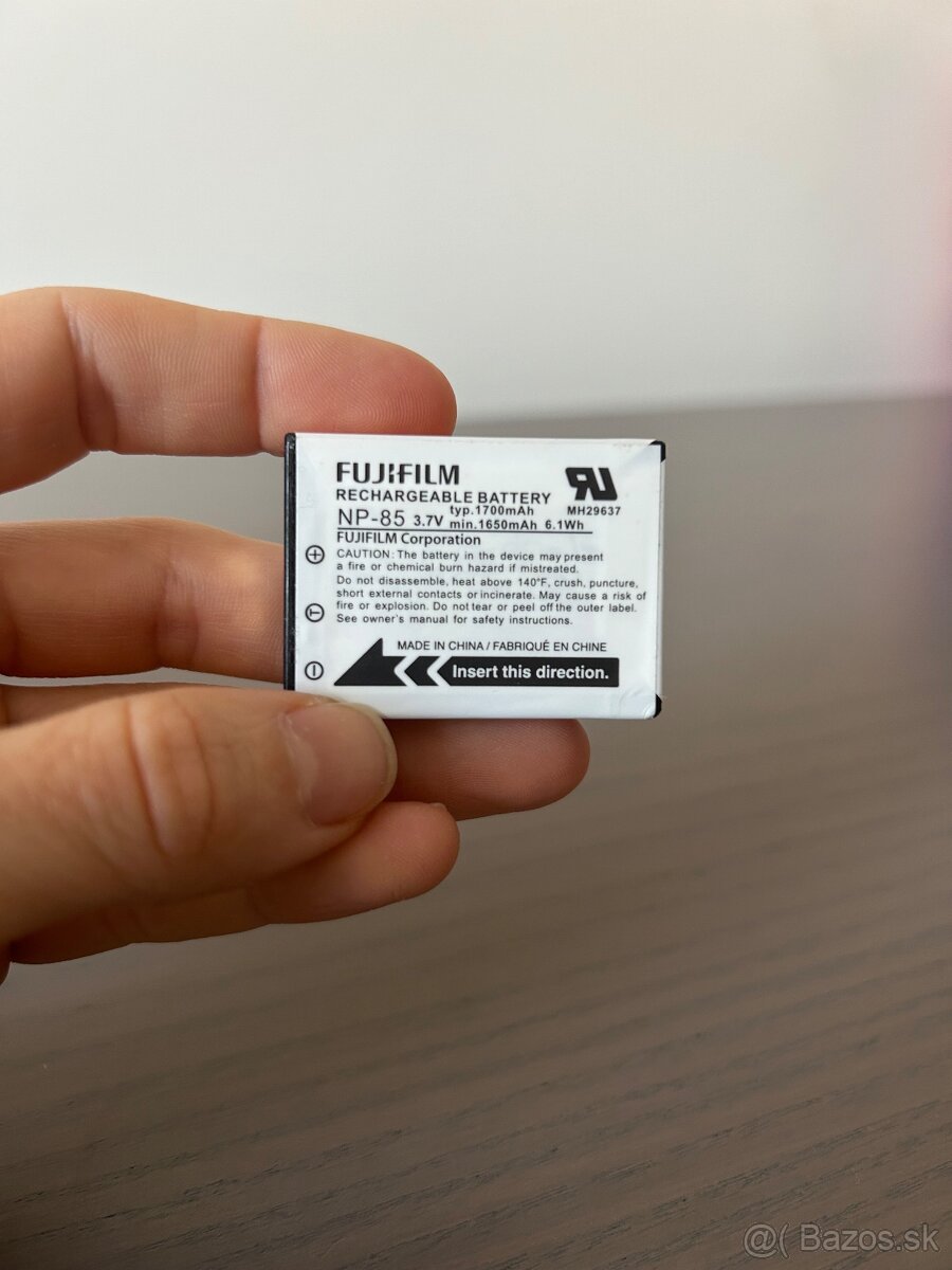 Fujifilm FinePix SL260 - 9